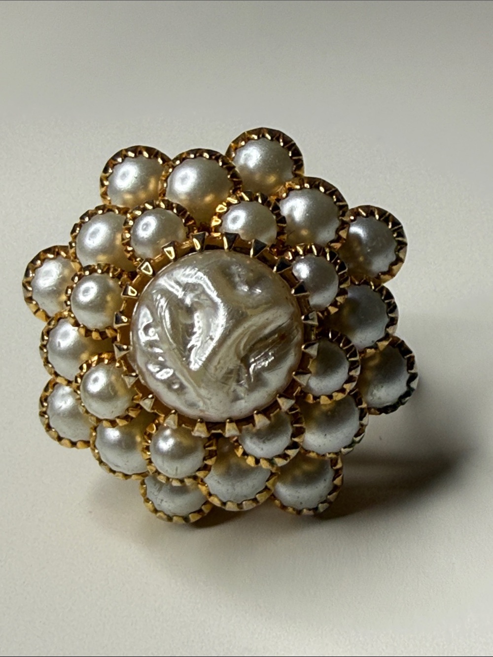 Judy Lee vintage Elegant Pearl Cluster Statement Ring - Gold Tone fashion dome